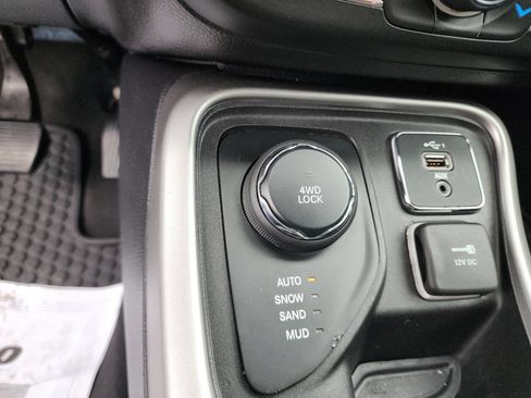 Used 2020 Jeep Compass Latitude w/ Cold Weather Group image 31