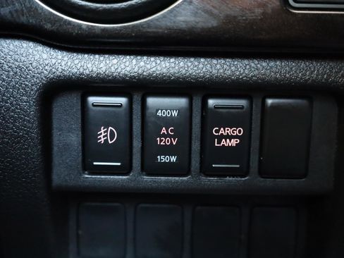 Used 2017 Nissan Titan SV AWD/4WD image 29