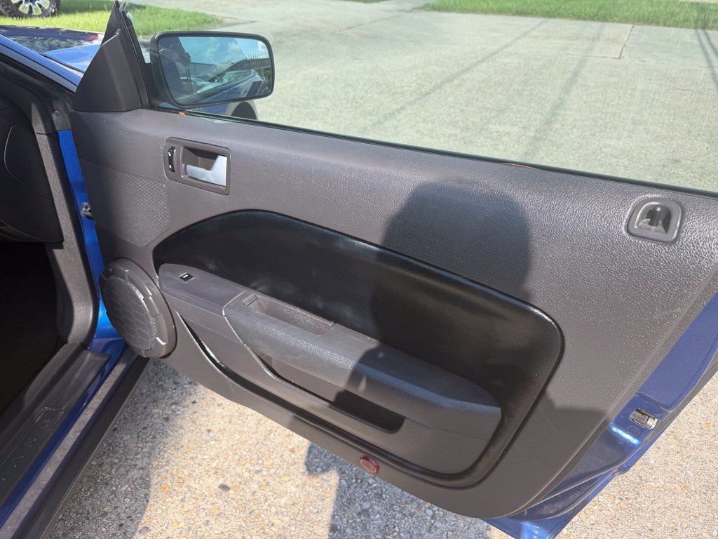 Used 2007 Ford Mustang Coupe RWD image 14