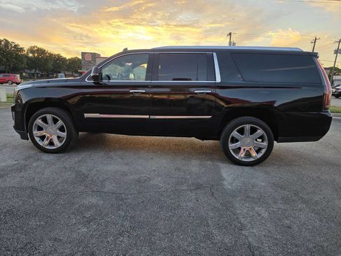 Used 2019 Cadillac Escalade ESV Luxury image 8