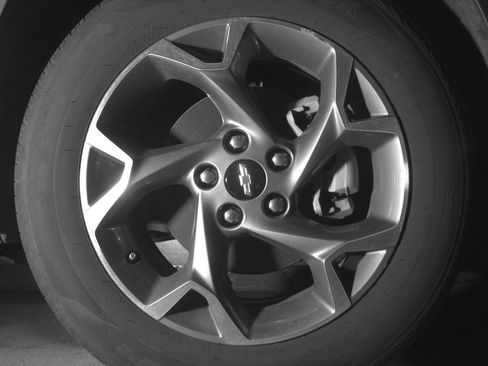 Used 2025 Chevrolet Trax LT FWD image 13
