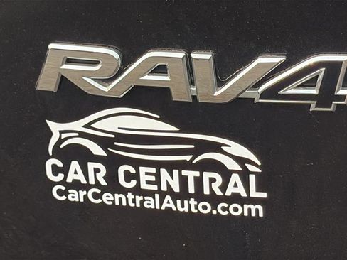 Used 2018 Toyota RAV4 XLE AWD/4WD image 25
