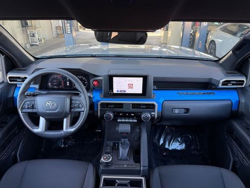 Used 2025 Toyota Tacoma TRD Off-Road image 31