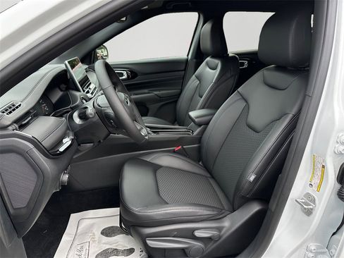 New 2026 Jeep Compass Latitude image 24