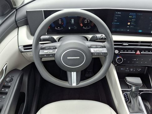 Certified 2025 Hyundai Tucson SEL AWD/4WD image 11