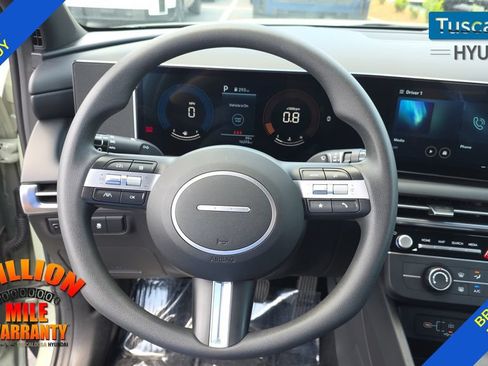 Used 2025 Hyundai Santa Cruz SE FWD image 16
