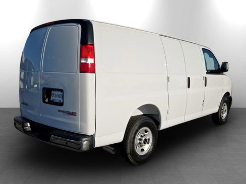 New 2026 GMC Savana 3500 w/ Driver Convenience Package RWD image 6