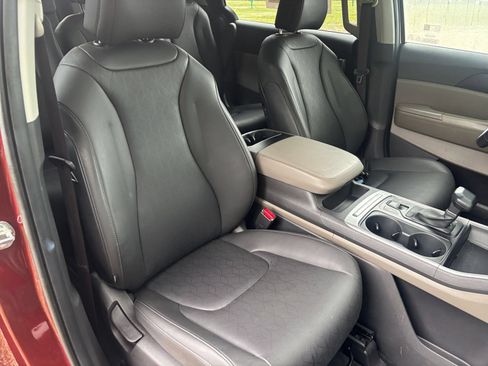 Used 2026 Kia Carnival FWD image 39