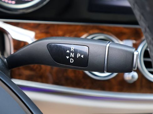 Certified 2017 Mercedes-Benz E 300 4MATIC image 33