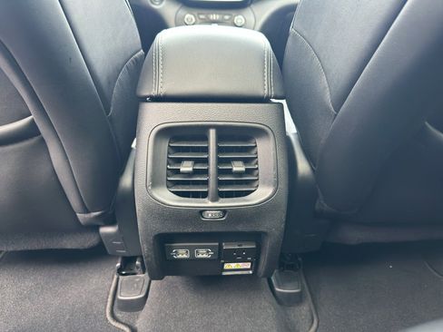 Used 2021 Jeep Cherokee Limited image 26