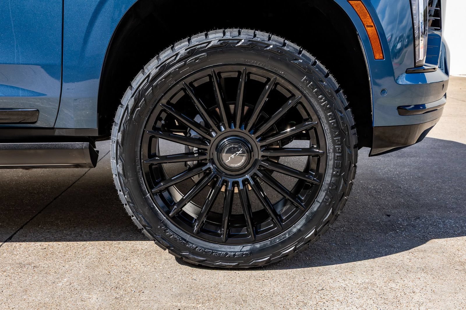 Used 2025 Cadillac Escalade Sport Platinum AWD/4WD image 12