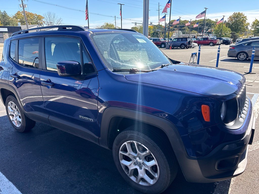Used 2018 Jeep Renegade Latitude AWD/4WD image 2