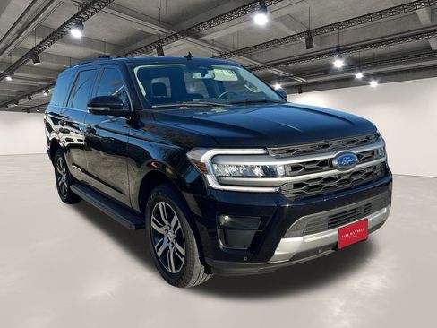 Used 2024 Ford Expedition XLT image 2