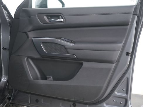 Used 2023 Nissan Pathfinder SL w/ SL Premium Package image 9