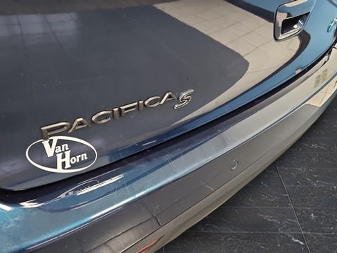 Used 2022 Chrysler Pacifica Touring-L w/ S Appearance Package FWD image 41