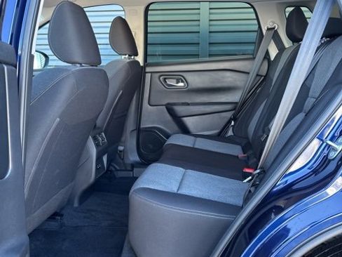 Certified 2025 Nissan Rogue SV image 6