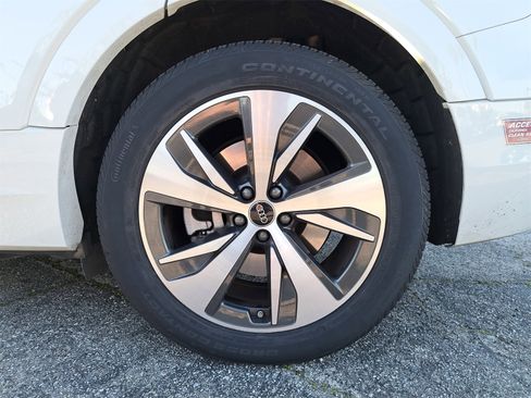 Used 2024 Audi Q8 e-tron Premium image 7