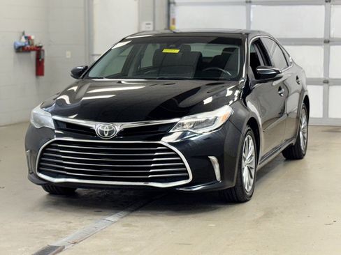 Used 2016 Toyota Avalon Limited image 3