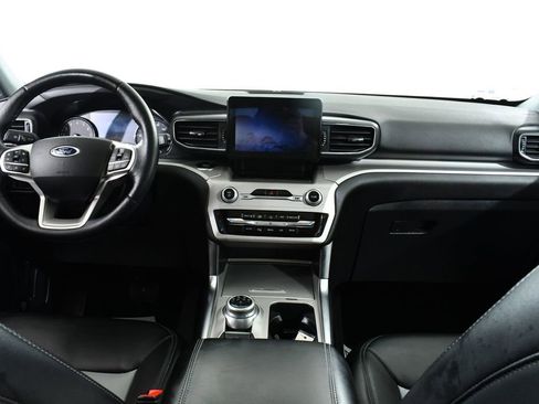 Used 2023 Ford Explorer XLT w/ Equipment Group 202A image 7