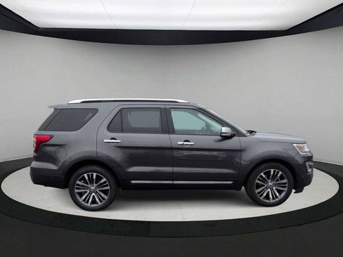 Used 2017 Ford Explorer Platinum image 9