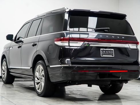 Used 2024 Lincoln Navigator Premiere AWD/4WD image 11