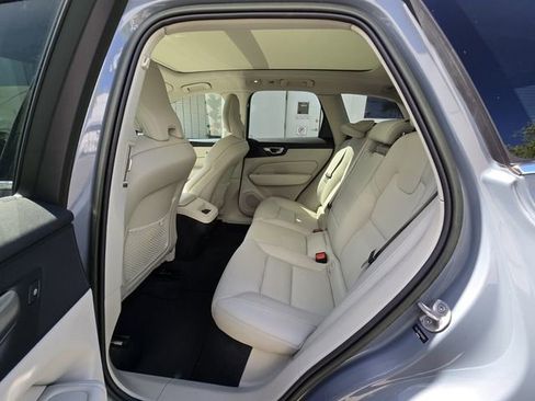 Certified 2023 Volvo XC60 B5 Plus AWD/4WD image 12