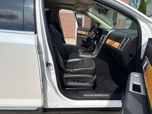 Used 2010 Lincoln MKX AWD image 11