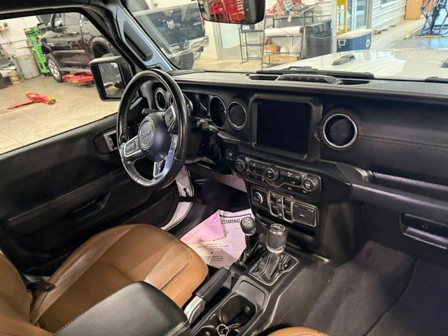 Used 2022 Jeep Wrangler Unlimited Sahara AWD/4WD image 13