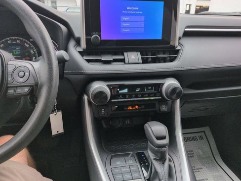 Certified 2025 Toyota RAV4 LE AWD/4WD image 17