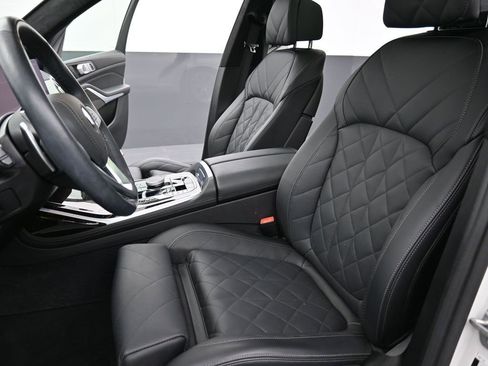Used 2025 BMW X7 xDrive40i image 11
