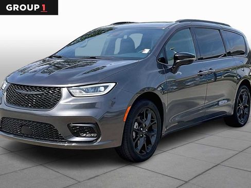 Used 2023 Chrysler Pacifica Limited w/ Uconnect Theater Family Group AWD/4WD image 1