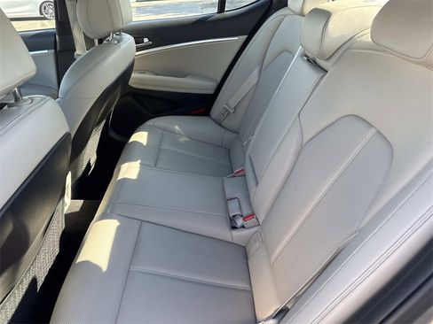 Used 2023 Genesis G70 2.0T image 24