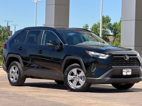 Used 2025 Toyota RAV4 XLE image 2