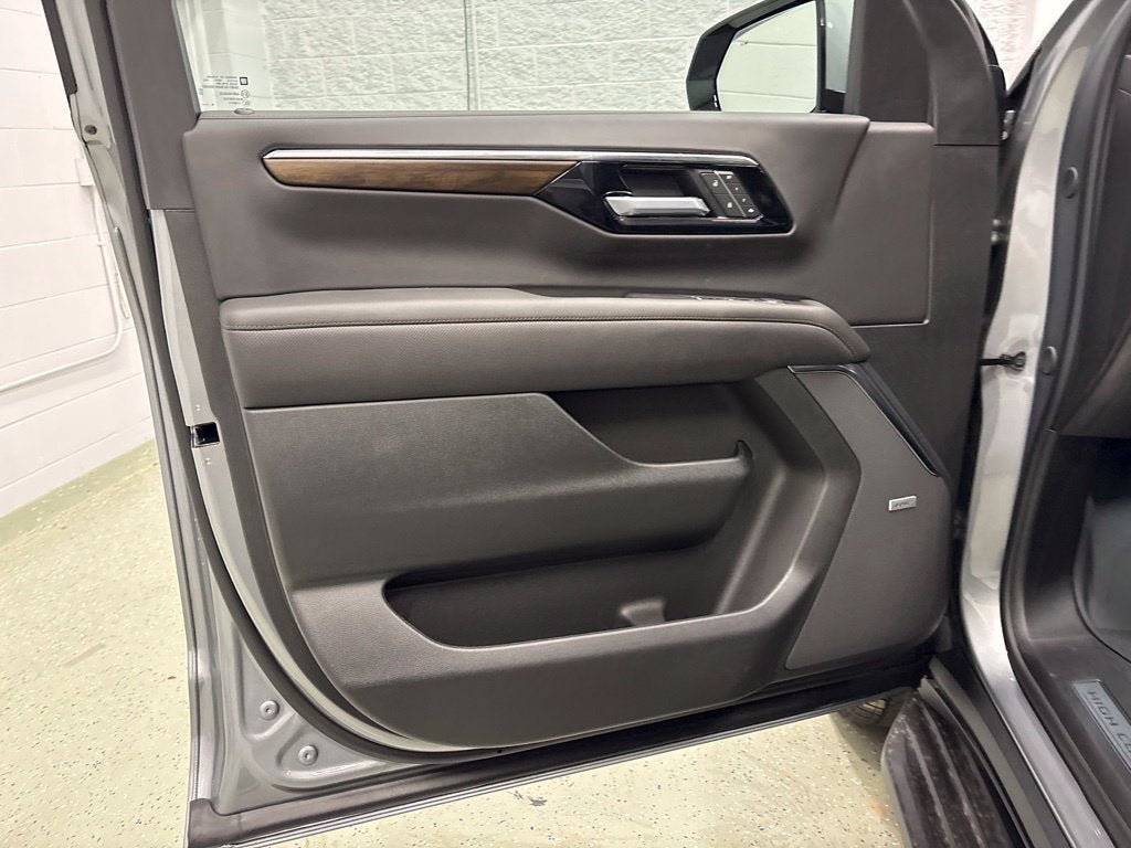 New 2027 Chevrolet Tahoe High Country w/ Sun And Tow Package AWD/4WD image 14