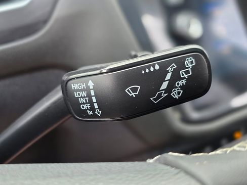 Used 2024 Volkswagen Tiguan SE AWD/4WD image 37