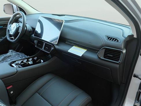 New 2025 VinFast VF 8 Eco AWD/4WD image 16