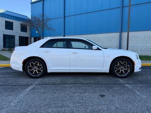 Used 2015 Chrysler 300 S image 4