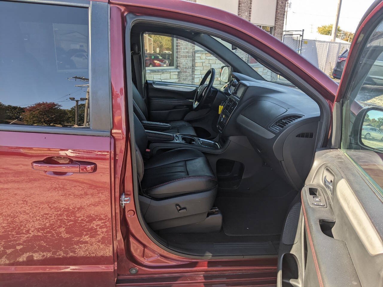 Used 2018 Dodge Grand Caravan GT FWD image 13