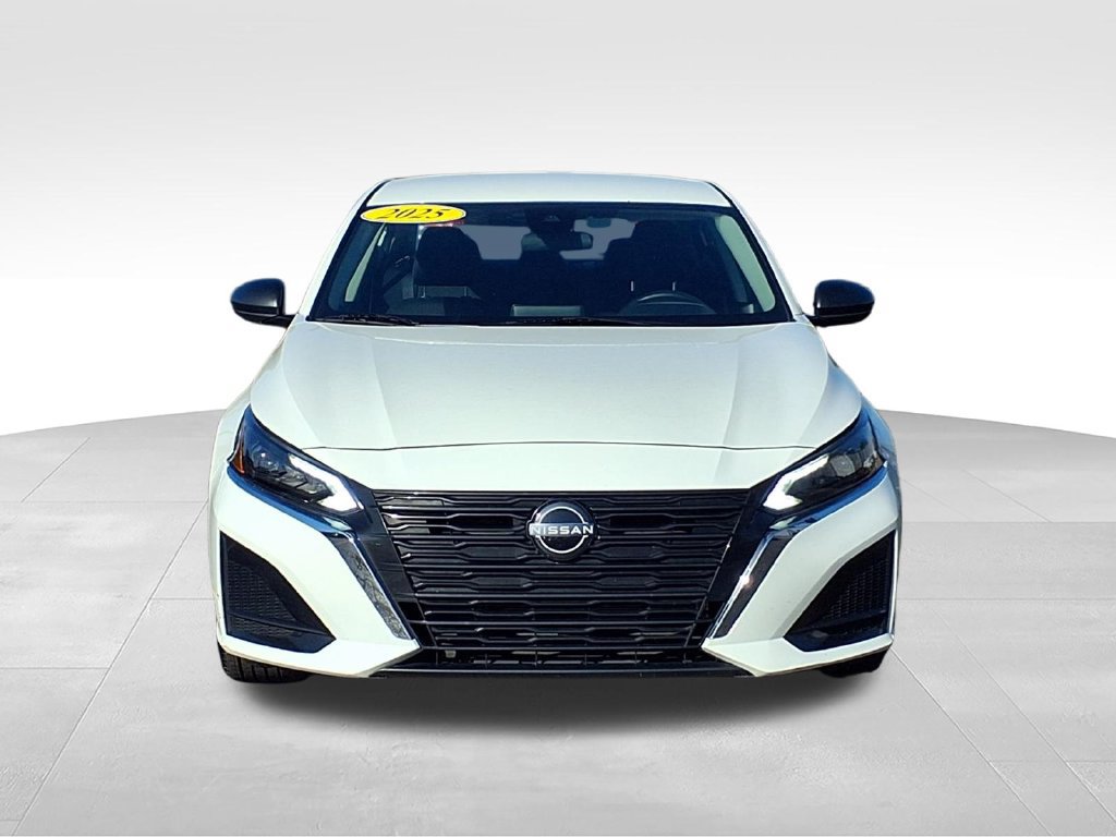 Used 2025 Nissan Altima 2.5 SV FWD image 25