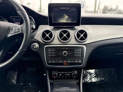 Used 2017 Mercedes-Benz GLA 250 4MATIC image 31