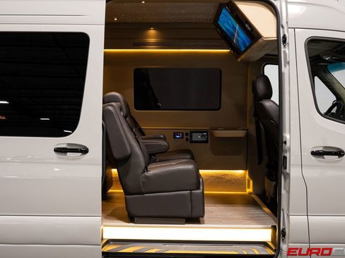 Used 2025 Mercedes-Benz Sprinter 3500 image 35