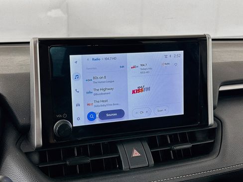 Used 2025 Toyota RAV4 XLE FWD image 21