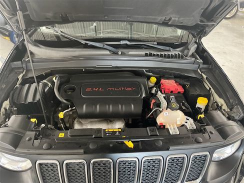 Used 2019 Jeep Renegade Sport w/ Sport Appearance Group image 27