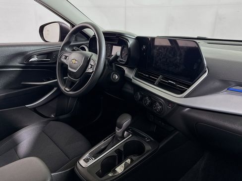 Used 2024 Chevrolet Trax LS FWD image 27