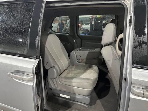 Used 2009 Kia Sedona w/ Convenience Pkg image 8