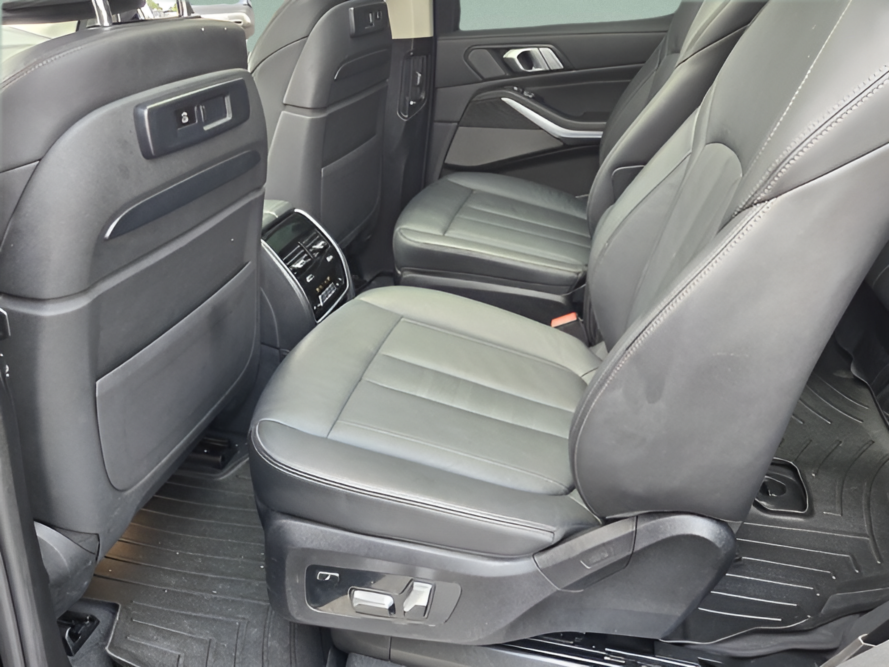 Used 2021 BMW X7 xDrive40i w/ Premium Package AWD/4WD image 10