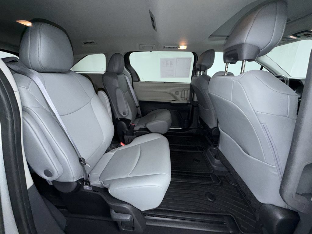 Certified 2024 Toyota Sienna XLE w/ XLE Plus Package AWD/4WD image 18