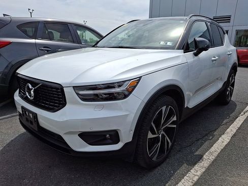 Used 2021 Volvo XC40 T5 R-Design w/ Advanced Package AWD/4WD image 2