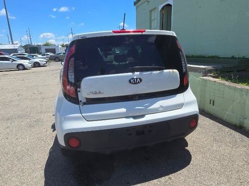 Used 2017 Kia Soul w/ Convenience Package FWD image 6
