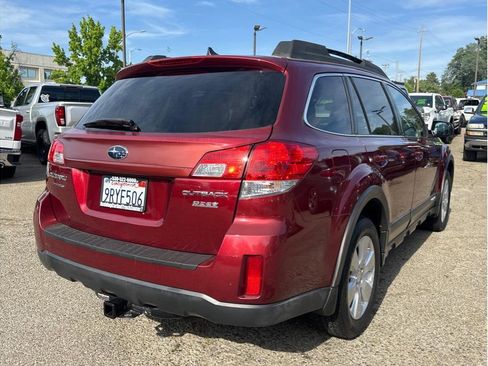 Used 2011 Subaru Outback 2.5i Limited AWD/4WD image 8